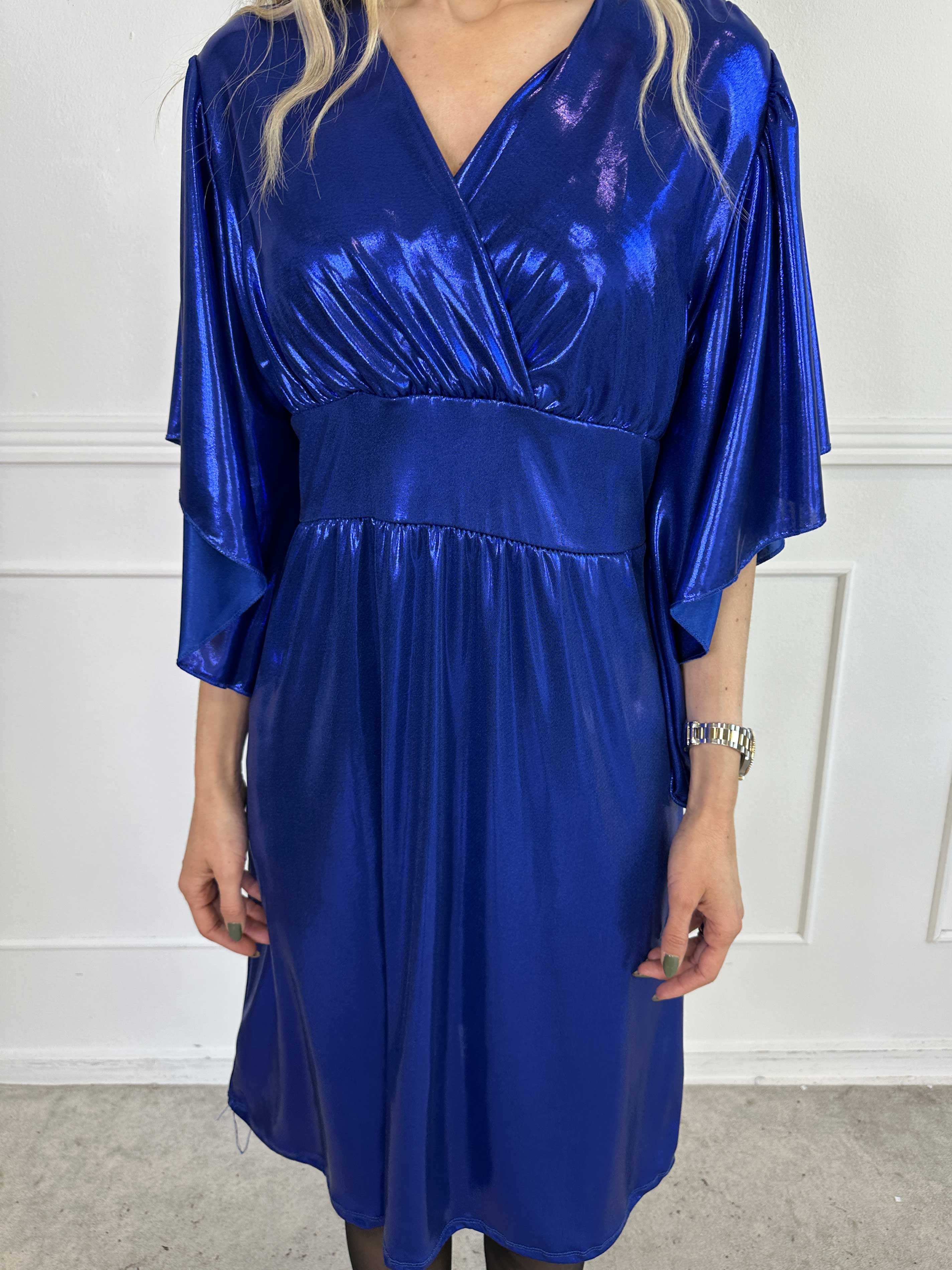 Safi - Elegant kjole shiny materiale med søde ærmer